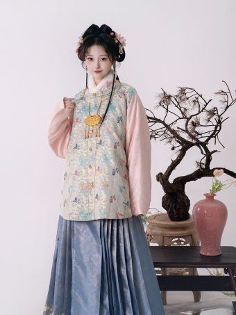 踏云馆汉服明制冬季圆领比甲织金马面裙套装 (昕瑶)-淘宝网 主图 001.jpg