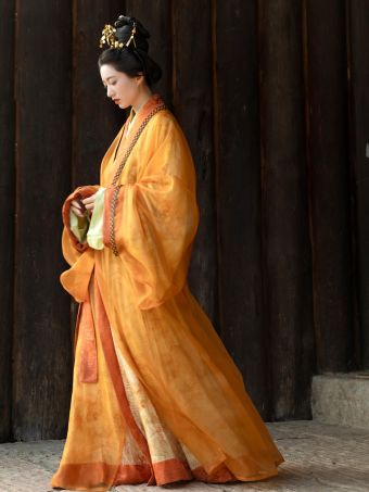【乔织】「秋瑟」汉晋特别系列连璧纹缘边直裾袍复原风汉服秋冬女-淘宝网 主图 001.jpg