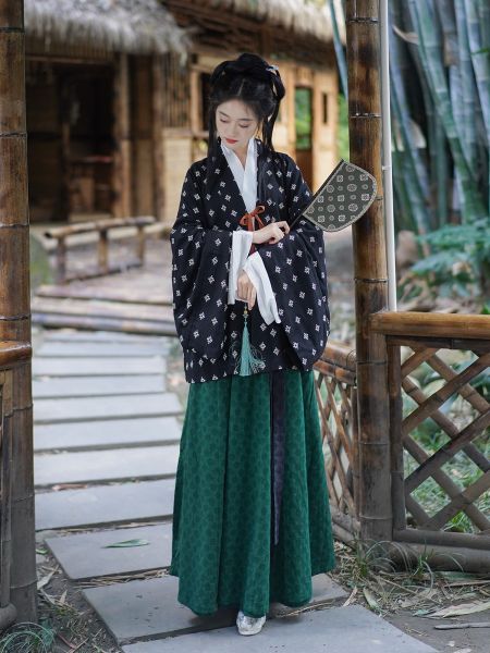 File:汀兰颂原创汉服【百草霜】魏晋风褶衣晋襦八破裙秋冬早春日常棉麻-淘宝网 主图 004.jpg