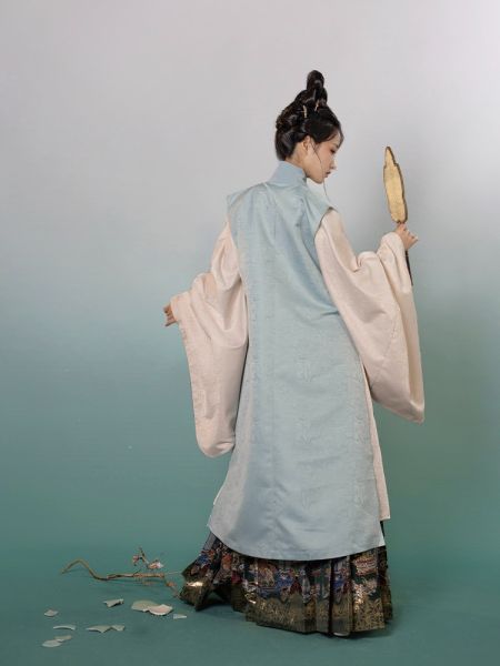 File:风间林【鎏】明制汉服仿妆花织金博古纹马面裙比甲-淘宝网 主图 005.jpg