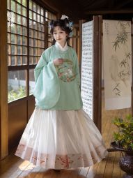 明镜华服【玄月锦兔】 中秋限定 明制圆领刺绣花兔补汉服-淘宝网 主图 005.jpg