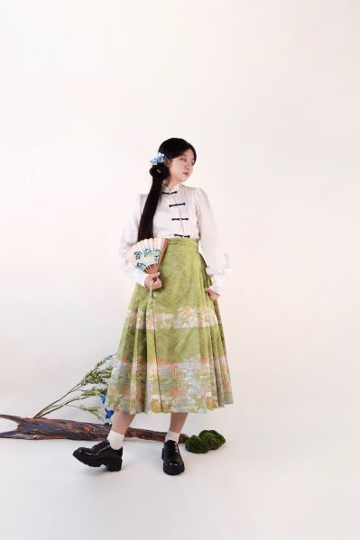 File:桑谣记【姑苏一梦】八分裙中长款汉元素缎面仿妆花马面裙 对穿交-淘宝网 主图 005.jpg