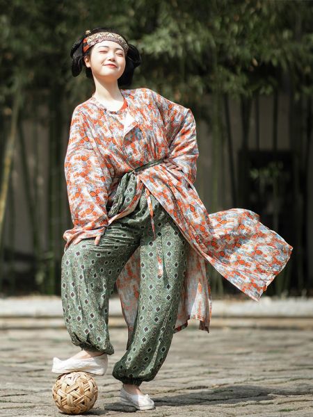File:汀兰颂原创汉服【赤灵】唐制圆领袍圆领衫灯笼裤抹额可爱汉服穿搭-淘宝网 主图 001.jpg