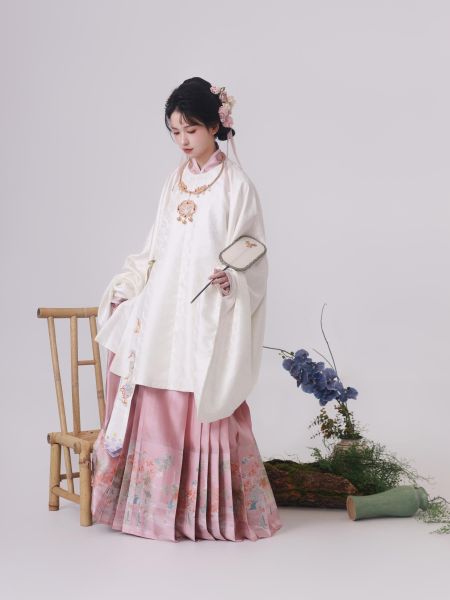 File:【上遥居】横林-秋 明原创汉服女秋冬粉色对穿交仿妆花马面绿色-淘宝网 主图 003.jpg