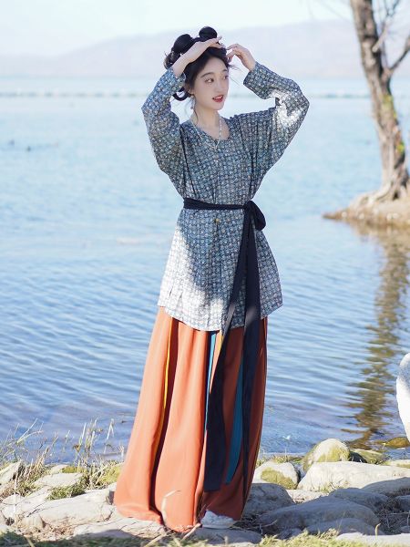 File:汀兰颂原创汉服【乐唐糖】日常唐制圆领衫八破裙 国风汉服穿搭-淘宝网 主图 002.jpg