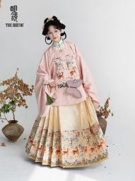 明镜华服 鹿鸣诗音 喜鹊登梅提花缎古装汉服女成人方领补马面裙-淘宝网 主图 004.jpg