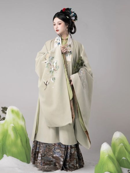 File:燕云织造【松杉煮雪】明制重工毛呢披风马面裙原创汉服套装女-淘宝网 主图 006.jpg