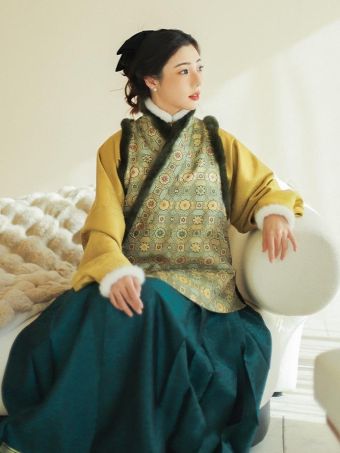 冬日序章｜中式老钱风 仿宋锦交领比甲 加绒汉服冬夹毛圈毛杉水集-淘宝网 主图 001.jpg