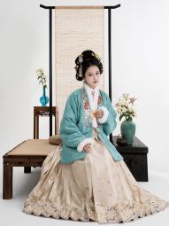 踏云馆汉服冬款真丝湖绫獭兔毛合领弓袋袖披袄马面裙套装 清魅-淘宝网 主图 002.jpg