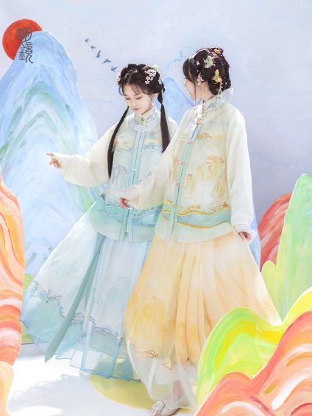 File:明镜华服【万华千川】明制汉服女春季山水刺绣比甲弓袋袖马面裙-淘宝网 主图 005.jpg