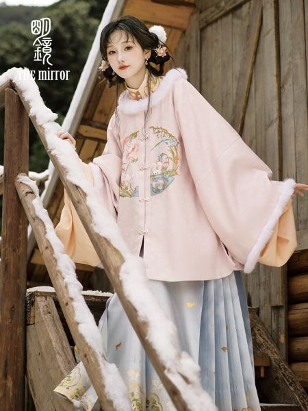 File:明镜华服【兔兔环游记】原创明制汉服秋冬装新款圆领半袖上衣日常-淘宝网 主图 004.jpg