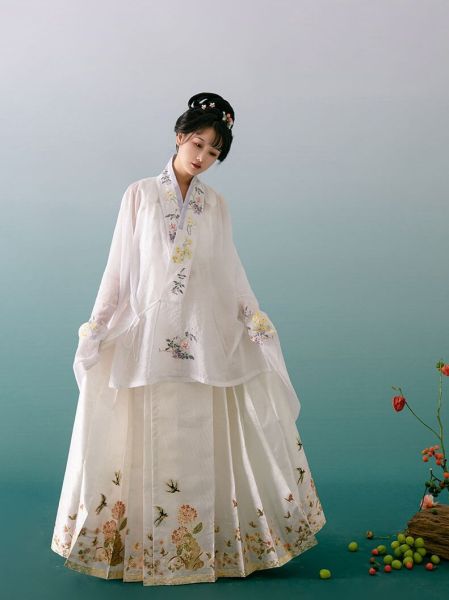 File:风间林【馥馥】夏季原创国风高品质仿妆花织金白色马面裙对穿交女-淘宝网 主图 005.jpg