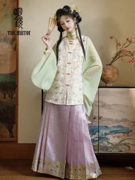 明镜华服【月华景】 明制汉服女马面裙套装2024新款秋冬改良汉服-淘宝网 主图 004.jpg