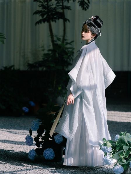 File:无事清欢 万袖明宋原创宋制汉服长干寺百迭裙宋抹夏季山茶花绣花-淘宝网 主图 004.jpg