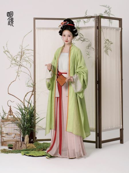File:明镜华服 倚东风 003.jpg