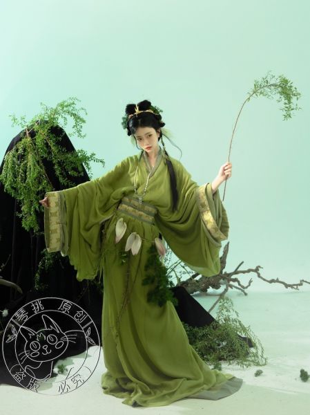 File:琴挑汉服【遇萤】战国袍直裾马山楚墓复原款-淘宝网 主图 002.jpg