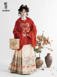 明镜华服 鹿鸣诗音 喜鹊登梅提花缎古装汉服女成人方领补马面裙-淘宝网 主图 002.jpg