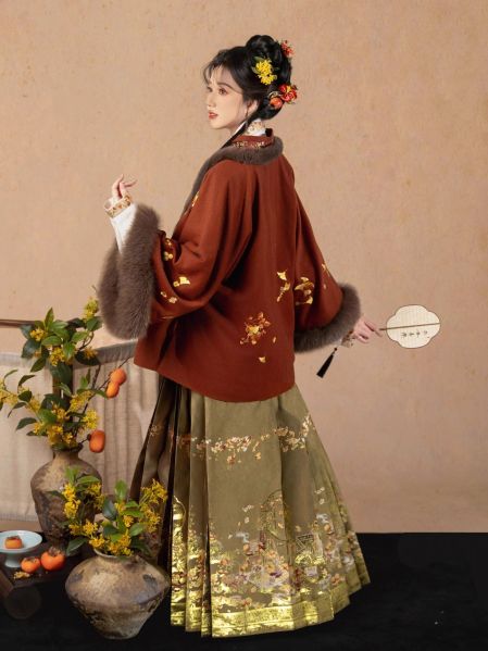 File:燕云织造【围炉煮茶】银杏毛呢对穿交外披马面裙原创汉服套装女-淘宝网 主图 005.jpg