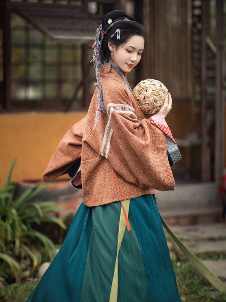 File:汀兰颂原创汉服【八怪怪】魏晋风晋襦曲领八破裙秋冬早春日常感-淘宝网 主图 001.jpg