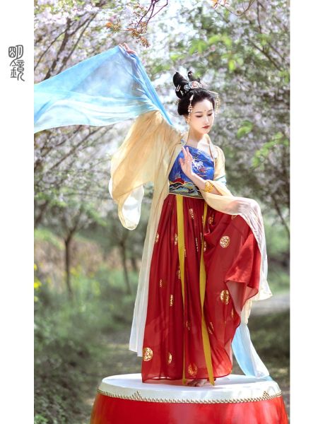 File:明镜华服【青鸾九色】原创汉服唐制传统服饰绣花腰封渐变双色披帛-淘宝网 主图 004.jpg