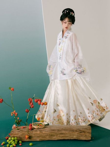 File:风间林【馥馥】夏季原创国风高品质仿妆花织金白色马面裙对穿交女-淘宝网 主图 003.jpg