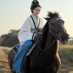 【乔织】-汉服-云纹绿缘孔雀绿交领襦裙薄雾白纱衫女-淘宝网 主图 003.jpg