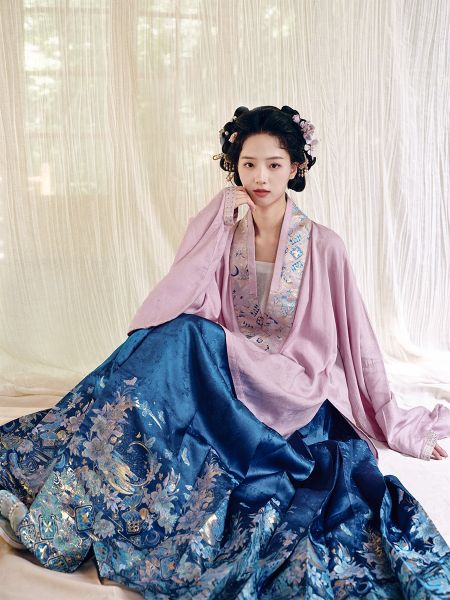 File:风间林【时时】原创新中式国风明制汉服高端蓝色马面裙 对穿交女-淘宝网 主图 003.jpg