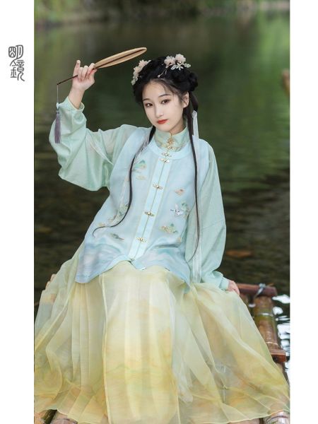 File:明镜华服【山水青烟】原创改良汉服女明制短比甲绿色渐变马面裙-淘宝网 主图 003.jpg