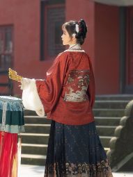 福鹿同春 万袖明宋 过年汉服明制方领补服提花缎深红色加绒不加绒-淘宝网 主图 006.jpg