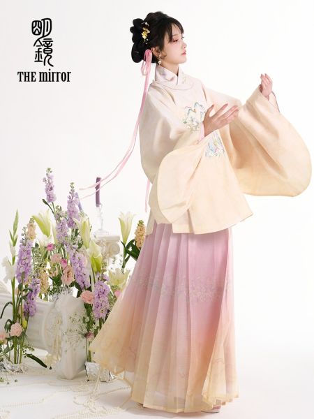 File:【桃梨地球】明镜华服 原创新款绣花圆领补服马面裙套装女-淘宝网 主图 005.jpg