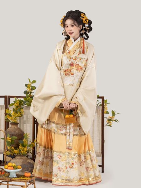 File:燕云织造【满陇桂鲤】锦鲤织金绣花交领补马面裙原创汉服套装女-淘宝网 主图 004.jpg