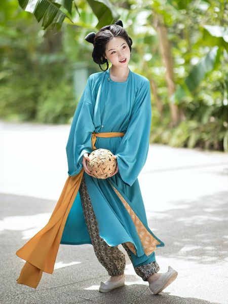 File:汀兰颂原创汉服【豆蓝】唐大放量复原圆领袍吊带灯笼裤腰带捣练图-淘宝网 主图 001.jpg