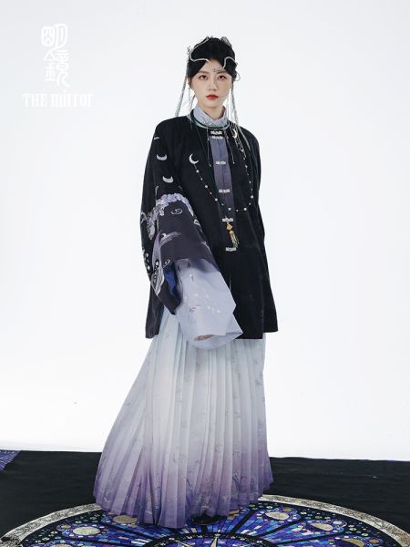 File:明镜华服·月为镜·司月 原创明制汉服圆领半袖马面裙深秋季套装-淘宝网 主图 005.jpg