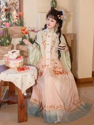 明镜华服【芝芝莓莓】明制汉服圆领绣花比甲马面裙套装2024新款-淘宝网 主图 002.jpg