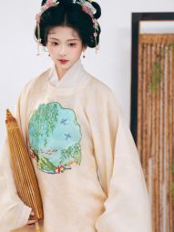【山海明光】【春光乍泄】传统明制汉服圆领绣花补服马面裙套装-淘宝网 主图 003.jpg
