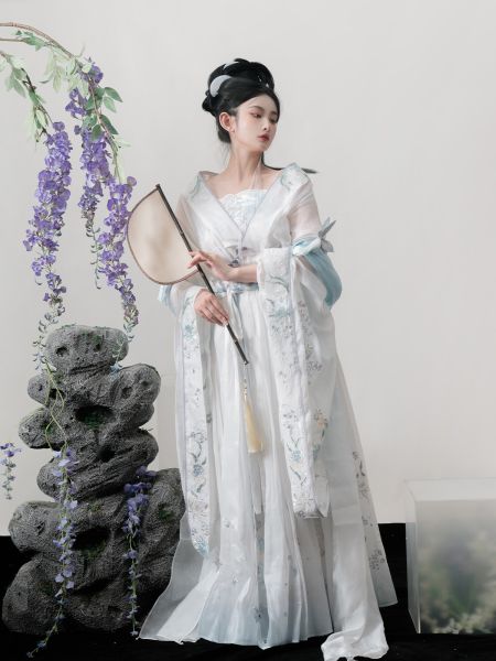 File:燕云织造原创汉服【素月楼东】魏晋大袖襦齐胸裙国风大典秀款-淘宝网 主图 005.jpg