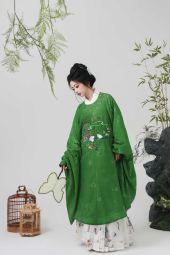【山海明光】【鹤园】明制春季汉服绣花圆领大襟琵琶袖补服马面裙-淘宝网 主图 002.jpg