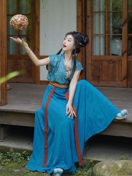 File:汀兰颂原创汉服【小满】唐制唐褙子吊带八破裙披帛日常通勤穿搭-淘宝网 主图 001.jpg