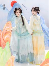 明鏡華服【萬華千川】明制漢服女春季山水刺繡比甲弓袋袖馬面裙-淘寶網 主圖 001.jpg