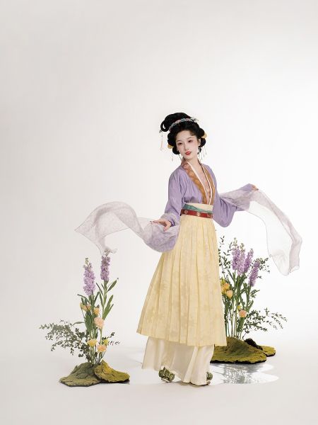 File:踏云馆汉服宋制春款真丝直袖短衫短褙心三裥裙围裳套装 疏香-淘宝网 主图 004.jpg