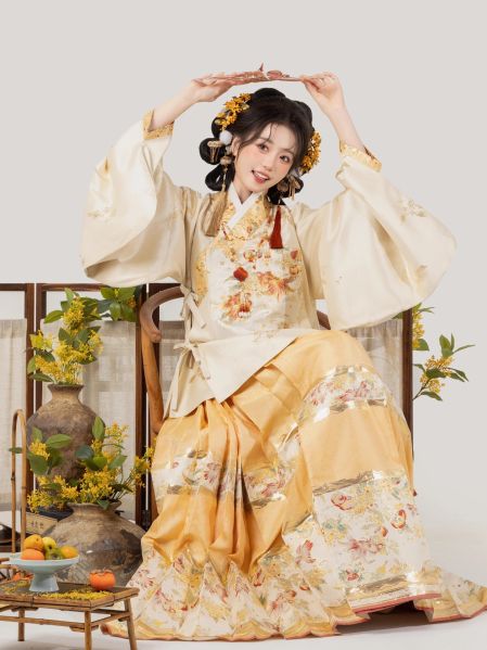 File:燕云织造【满陇桂鲤】锦鲤织金绣花交领补马面裙原创汉服套装女-淘宝网 主图 003.jpg