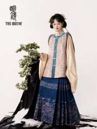 明镜华服【浮光凤麟】 彩色织金丝仿宋锦圆领比甲秋冬季加绒-淘宝网 主图 005.jpg