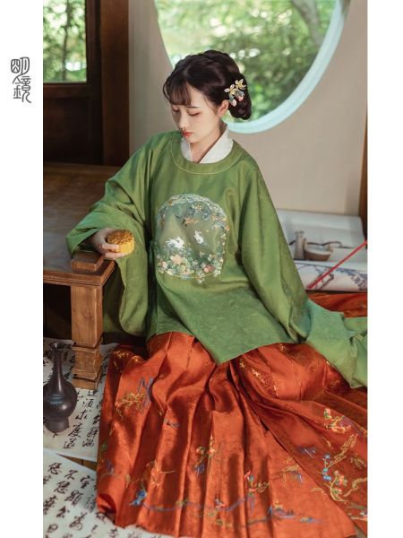 File:明镜华服【月镜灵兔】原创改良汉服秋冬新款明制圆领短袄-淘宝网 主图 003.jpg
