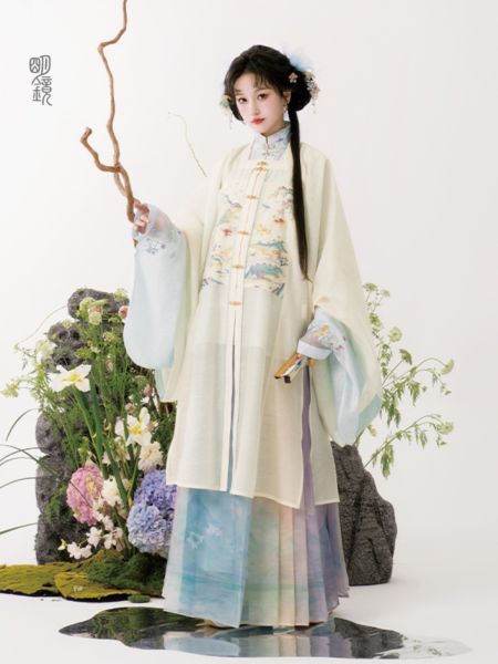File:明镜华服【鱼游春水】新中式汉服2024新款马面裙套装成人古装女夏-淘宝网 主图 006.jpg