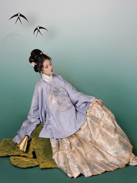File:风间林【镜花水月】明制汉服仿妆花织圆领大襟短袄-淘宝网 主图 003.jpg