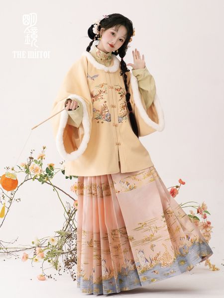 File:【松柿连年】明镜华服原创明制冬季汉服圆领半袖昭君袄套装日常-淘宝网 主图 003.jpg