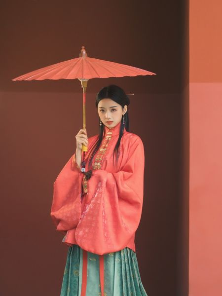 File:风间林【绵绵】原创国风汉服明制竖领对襟袄仿妆花织金5米马面裙-淘宝网 主图 001.jpg