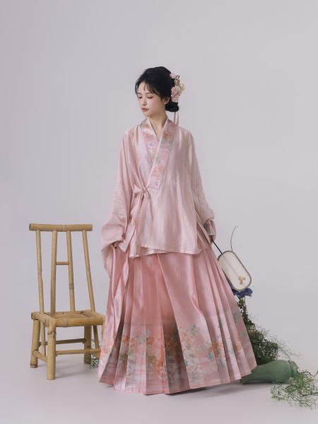 File:【上遥居】横林-秋 明原创汉服女秋冬粉色对穿交仿妆花马面绿色-淘宝网 主图 001.jpg