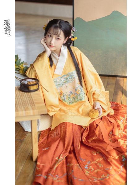 File:明镜华服【风吟】刺绣立领对襟长衫交领补原创明制汉服女-淘宝网 主图 003.jpg