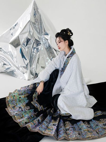 File:风间林【迷迷】原创国风明制汉服仿妆花织金螺钿黑色马面裙上衣-淘宝网 主图 001.jpg